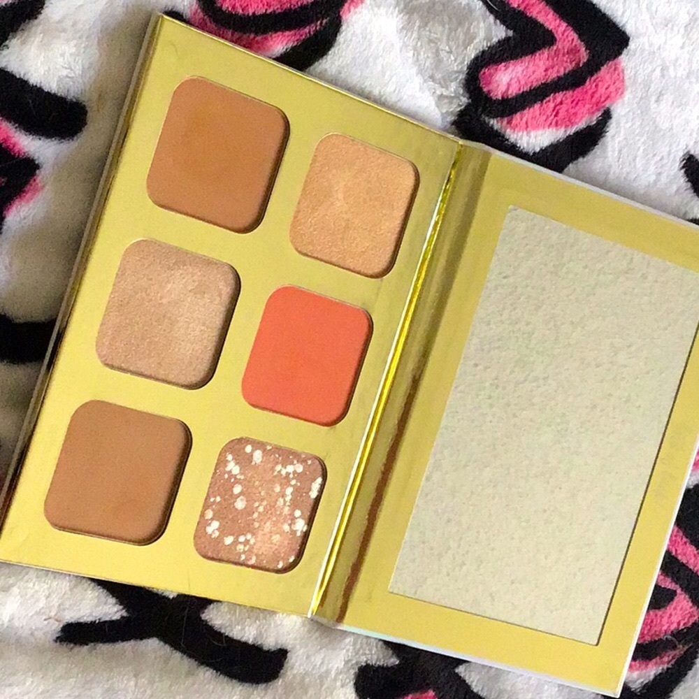 Brand New! True + Luscious Lucky Glow Palette